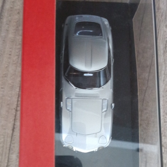 Silver Mirage Model Car - Picture 3 of 8